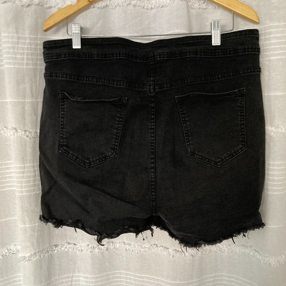 3/$10 SALE Black Distressed Denim Shorts With Adjustable Waist - Picture 2 of 3